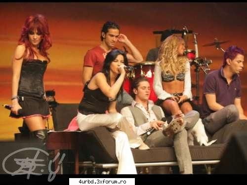 POZE HAIOASE - Dul oare e inelul meu d la uker...las k dupa - RBD