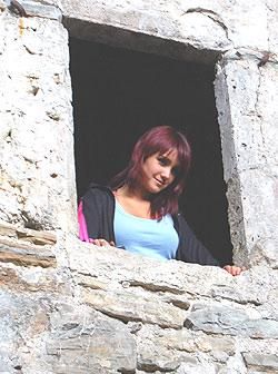 Photos Con Dul - linda miranddo a la ventana - Dulce Maria